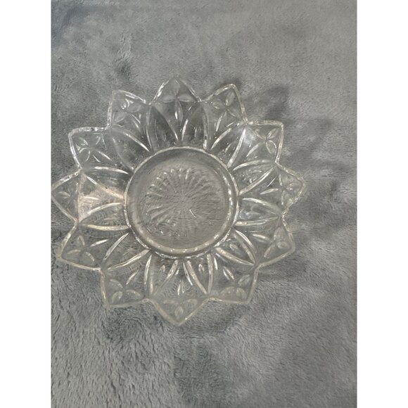 Federal Glass Petal Pattern, clear glass, 5.5" round 1.5" deep - Picture 2 of 4
